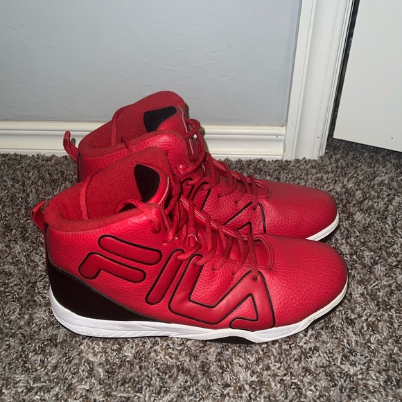 EUC M 10 Fila sneakers 👟 - Picture 1 of 11